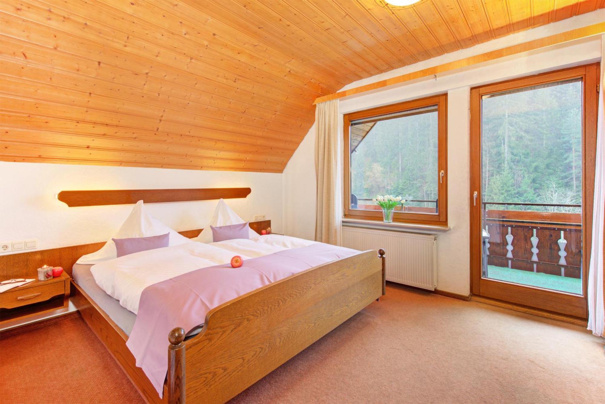 Decker'S Bio Hotel Zum Lamm Baiersbronn Esterno foto